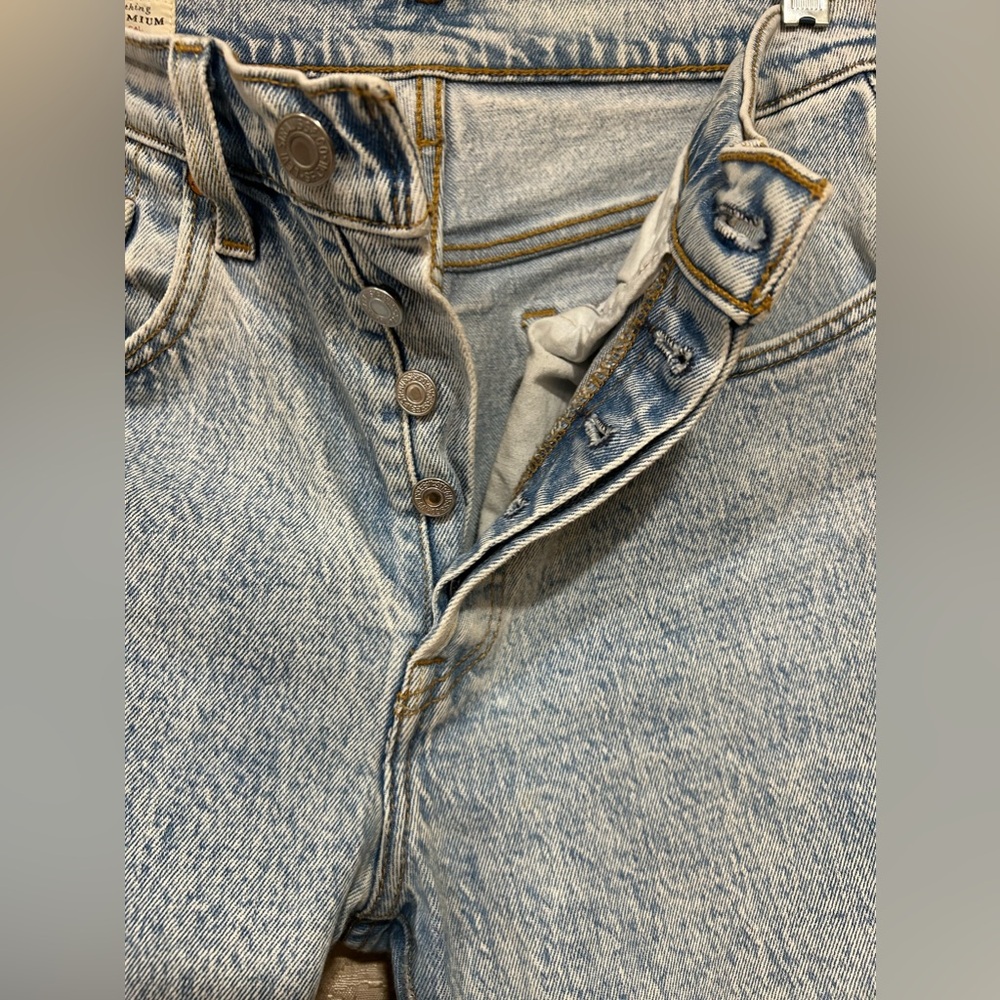 LEVI'S Women's 501 Jeans Size W26 / L26 - Light Blue, Button Fly, Quality - Picture 5 of 16